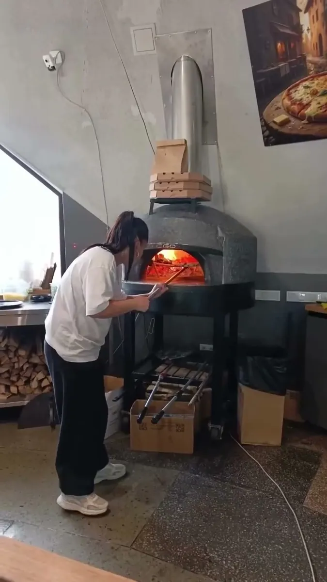 Піцайоло біля печі